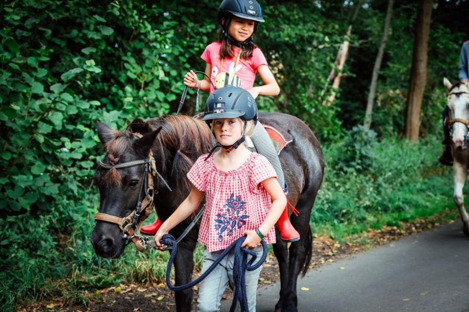 horseback riding courses at our summer camps